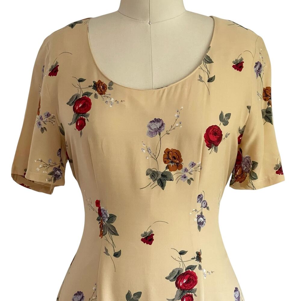 Classic Cream Floral Maxi Dress - Picture 3 of 7